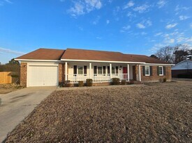 1091 Pleasant Oak Dr in Fayetteville, NC - Building Photo