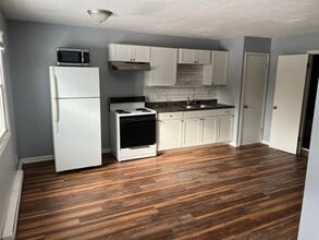 12648 Sharon Lynn Dr in Salem, OH - Foto de edificio - Building Photo