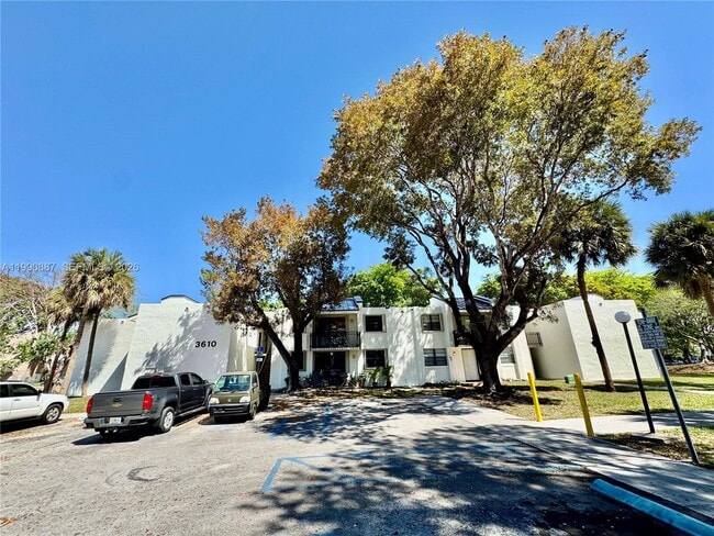 3610 SW 114th Ave in Miami, FL - Building Photo - Building Photo