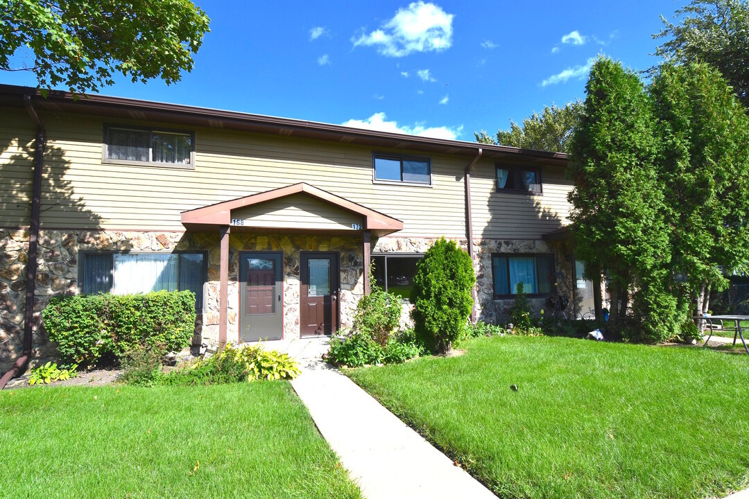 172 Ruga Ct in Addison, IL - Building Photo