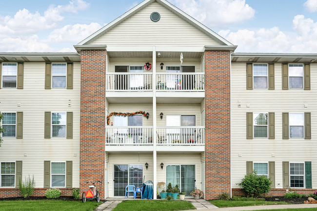 Laurelhurst in Clyde, OH - Foto de edificio - Building Photo