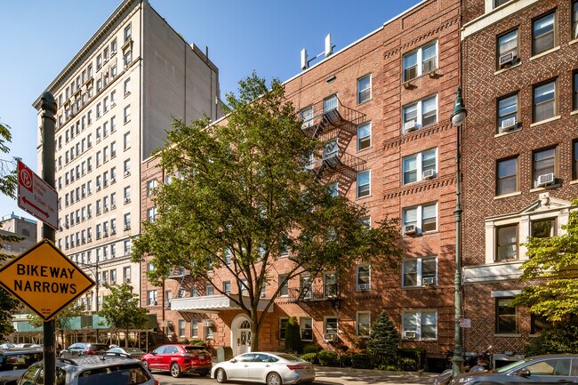 55 Eastern Pky in Brooklyn, NY - Foto de edificio - Building Photo