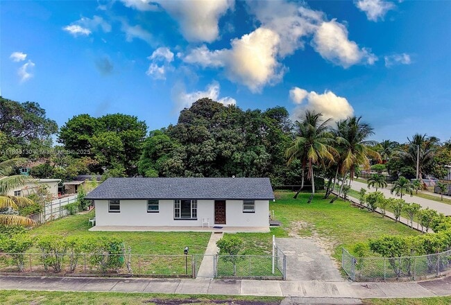 3354 NW 181st St in Miami Gardens, FL - Building Photo - Building Photo