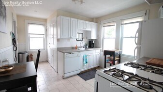 30 Antwerp St, Unit 2 in Boston, MA - Building Photo