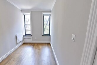 325 W 16th St in New York, NY - Building Photo - Building Photo