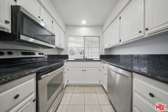 5744 Oak Bend Ln in Oak Park, CA - Building Photo - Building Photo