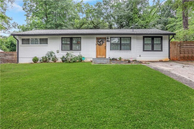 3436 Pinehill Dr in Decatur, GA - Building Photo - Building Photo