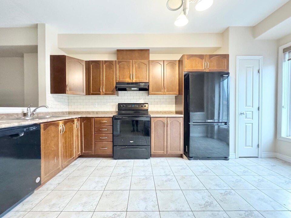 89 Willow Ln in Grimsby, ON - Building Photo