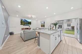 818 SE 17th St in Homestead, FL - Building Photo - Building Photo