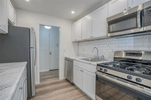 Chestnut Mansion LLC in Kingston, NY - Building Photo