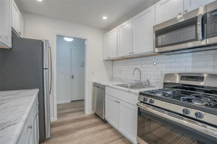 Chestnut Mansion LLC in Kingston, NY - Building Photo