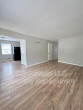 1023 SW Kingscross Rd in Blue Springs, MO - Building Photo - Building Photo