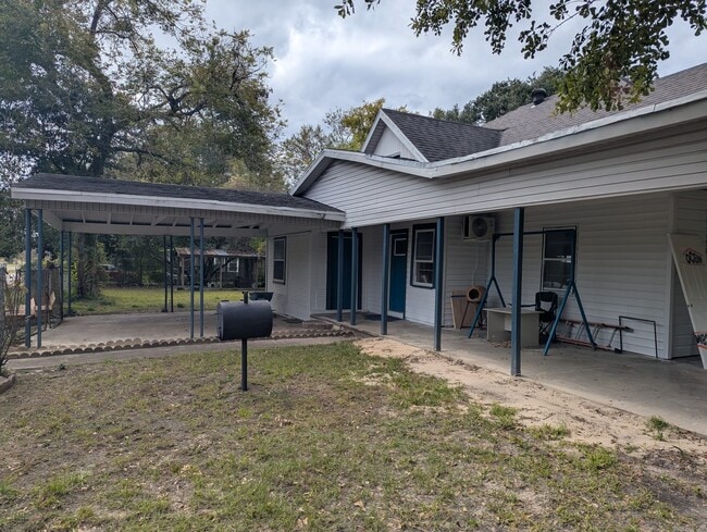 property at 210 S 7th St