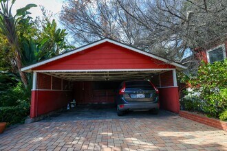 703 Manzanita Ave in Sierra Madre, CA - Building Photo - Building Photo