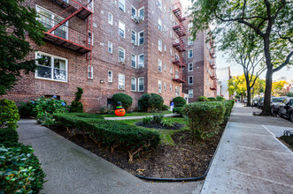 Sunnyhill Gardens in Woodside, NY - Building Photo - Building Photo