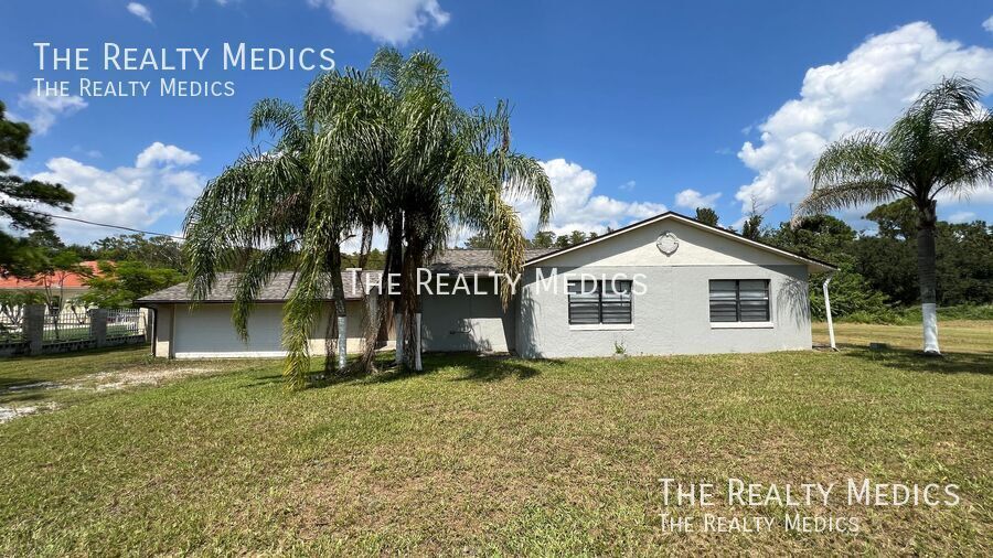 10427 Flowers Ave in Orlando, FL - Building Photo