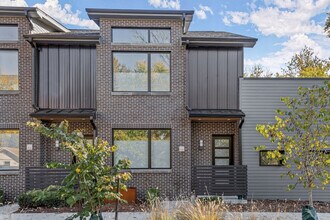 707 SE A St in Bentonville, AR - Building Photo - Building Photo