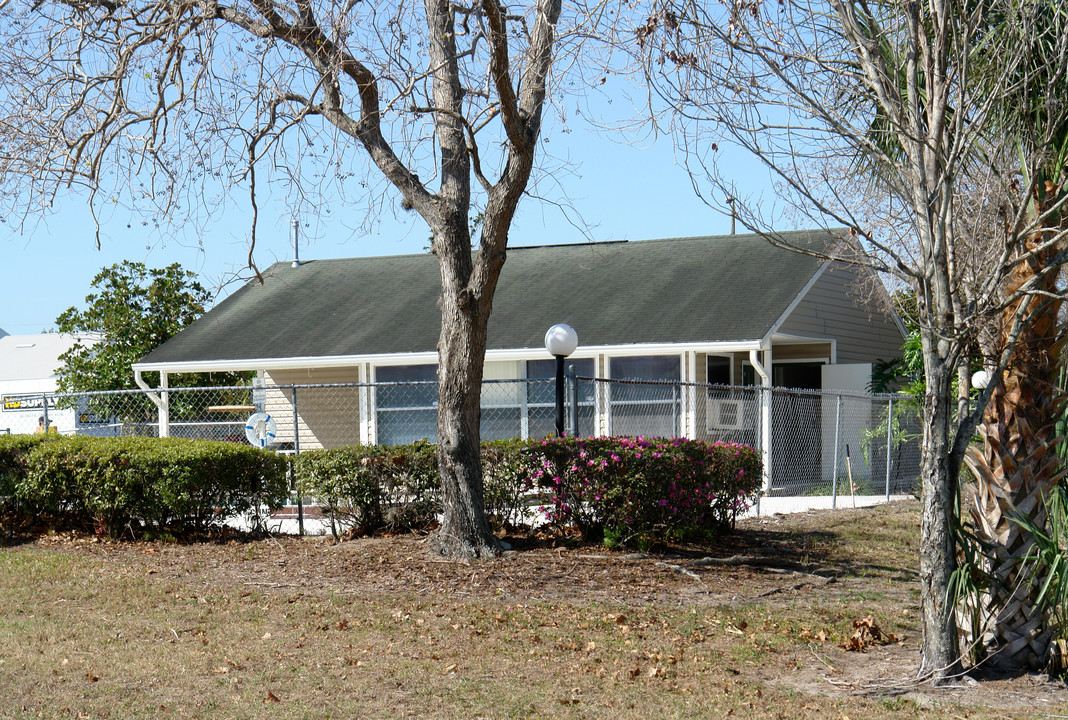 Green Gables Apartments in Orlando, FL - Building Photo