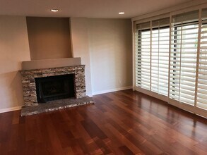 637 Arroyo Oaks Dr in Westlake Village, CA - Building Photo - Building Photo