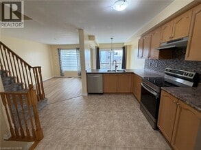 121 Bloomington Dr in Cambridge, ON - Building Photo - Building Photo