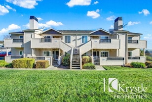 1201 Glen Cove Pkwy, Unit Apt 1407 in Vallejo, CA - Building Photo
