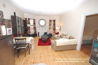 1067 Beacon St, Unit 7 in Brookline, MA - Foto de edificio - Building Photo