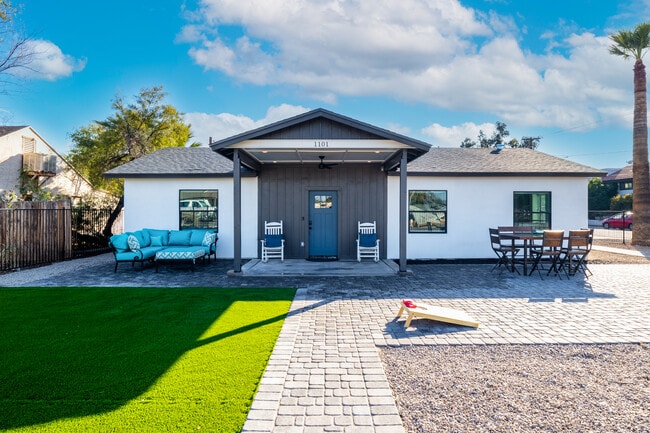 property at 1101 E Whitton Ave