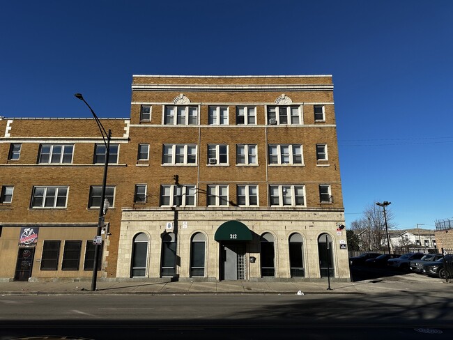 Palmwood Apartments in Chicago, IL - Building Photo - Primary Photo