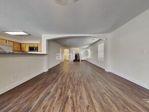 7972 Crowder St in Las Vegas, NV - Foto de edificio - Building Photo