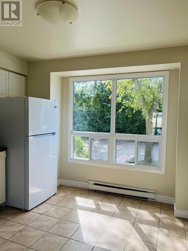 135 Belmont Dr in London, ON - Building Photo - Building Photo