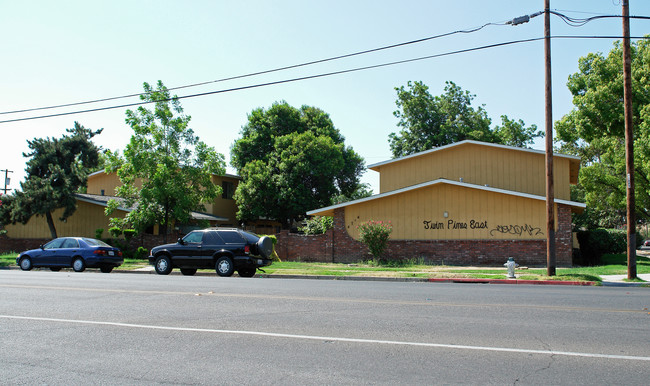 Twin Pines East in Fresno, CA - Building Photo - Building Photo