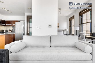810 S Spring St in Los Angeles, CA - Building Photo - Building Photo