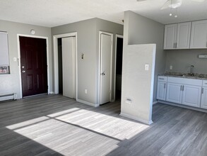 Brookside Apartments in Colorado Springs, CO - Building Photo - Building Photo