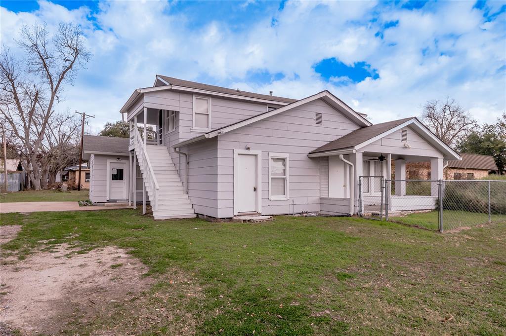 200 W Caroline St in Trinity, TX - Building Photo