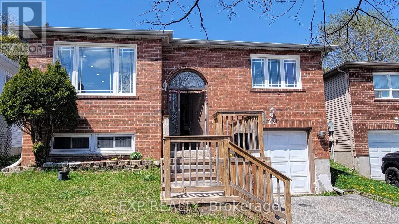 22 Engel Crescent in Barrie, ON - Building Photo
