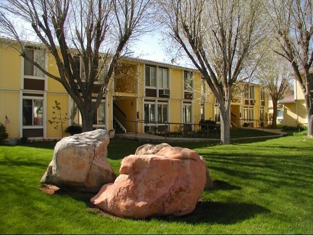 Lazy Days Apartments in Kanab, UT - Building Photo