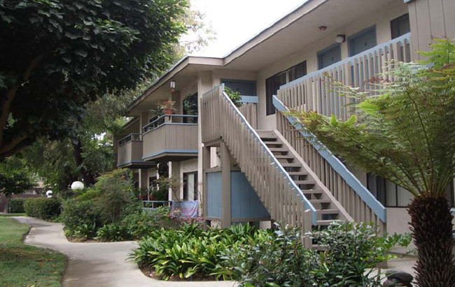 Corals Apartments in Encinitas, CA - Building Photo - Building Photo