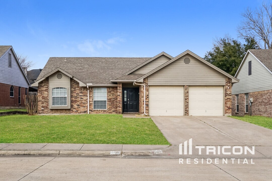160 Westwood Dr in Rockwall, TX - Building Photo