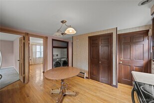 80 Capen Blvd in Buffalo, NY - Building Photo