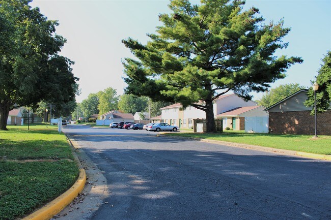 Grand Oak Community in Evansville, IN - Foto de edificio - Building Photo