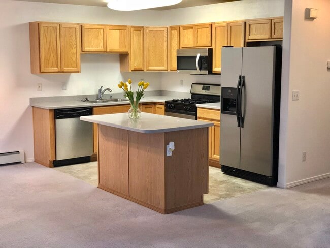 1639 Mountainman Loop in Anchorage, AK - Foto de edificio - Building Photo