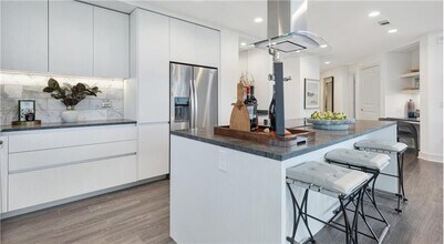 301 W 5th St in Austin, TX - Foto de edificio - Building Photo