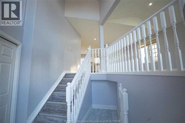 569 Cabana Road E in Windsor, ON - Building Photo - Building Photo