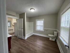 2209 Iowa St in Cedar Falls, IA - Foto de edificio - Building Photo