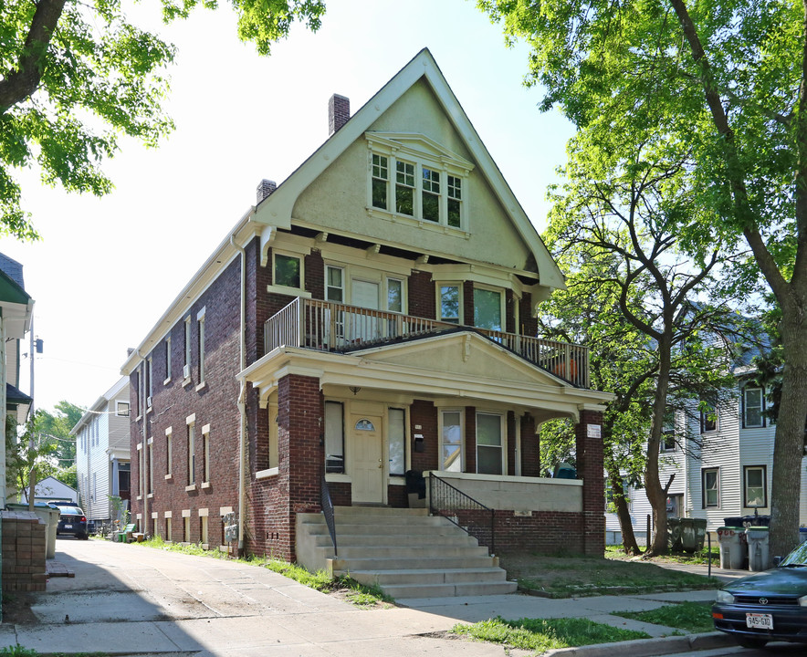 900-902 S 21st St in Milwaukee, WI - Building Photo