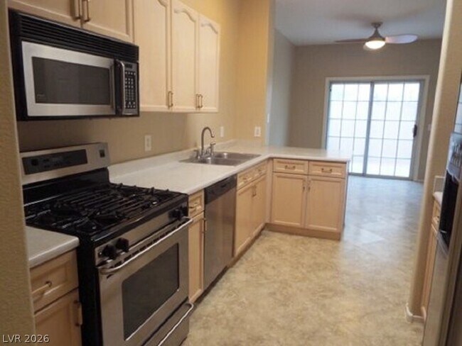 9623 Gunsmith Dr in Las Vegas, NV - Building Photo - Building Photo