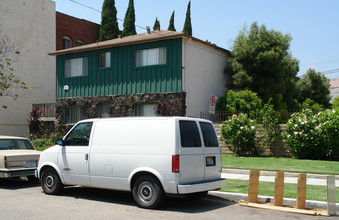 205 W Elk Ave in Glendale, CA - Foto de edificio - Building Photo