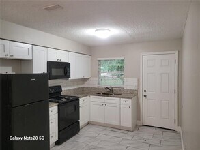 1015 Beecher St in Leesburg, FL - Foto de edificio - Building Photo