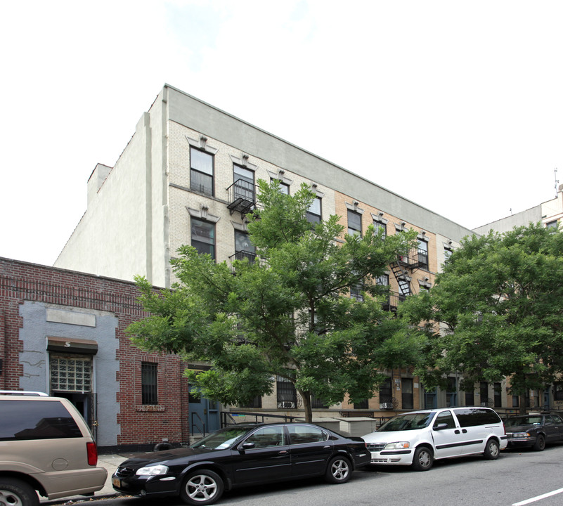 550-556 St Johns Pl in Brooklyn, NY - Building Photo