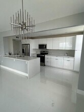 4200 Hillcrest Dr in Hollywood, FL - Building Photo - Building Photo
